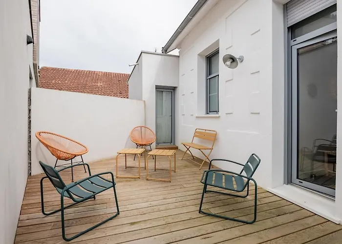 Villa Maison Type Archonnaise Rénovée à Proximité De Bordeaux Mérignac